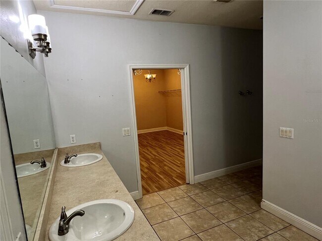 Building Photo - 6443 Ashville Dr