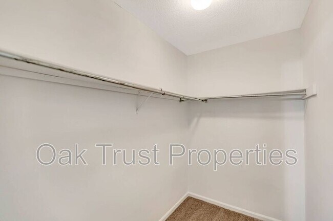 Building Photo - 593 Travelers Blvd