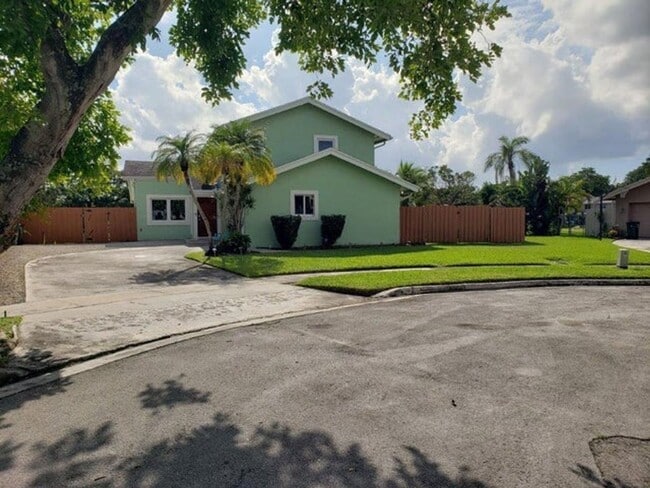 Building Photo - 801 NW 49th Way