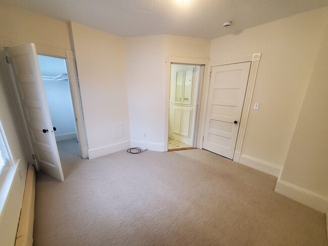 Building Photo - 40 Pine St