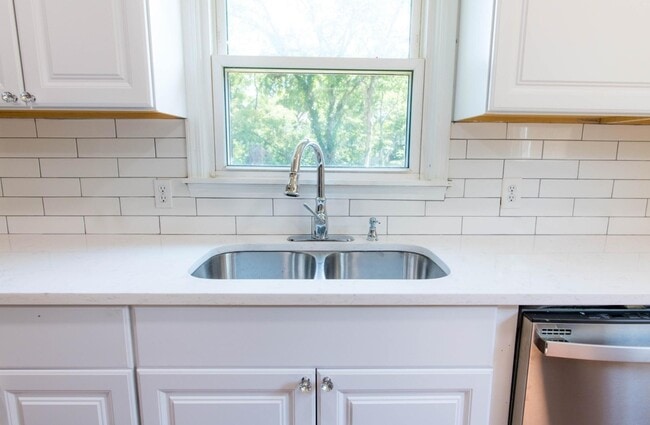 Kitchen - 2226 Cruzen St