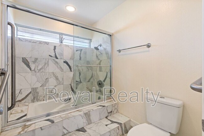 Building Photo - 1005 Kalahu Pl