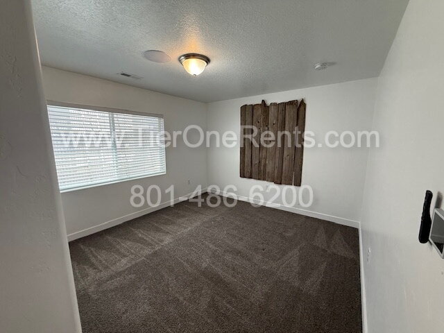 Building Photo - NO deposit option available for qualified ...