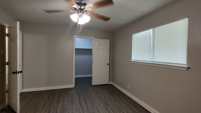 Building Photo - Northeast San Antonio 2 Bedroom 1 Bath Duplex