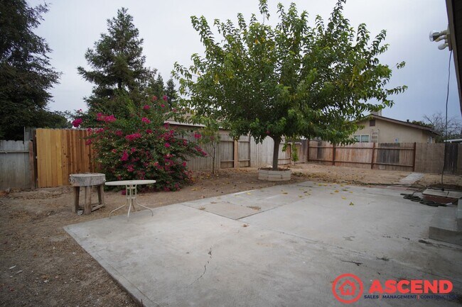 Building Photo - Lovely Home in East Bakersfield!