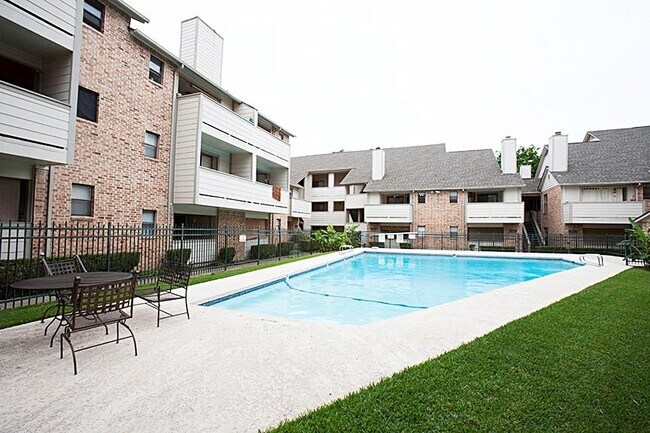 Building Photo - 2500 Burleson Rd