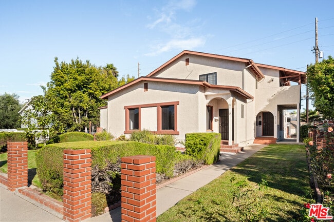 Primary Photo - 8710 El Manor Ave