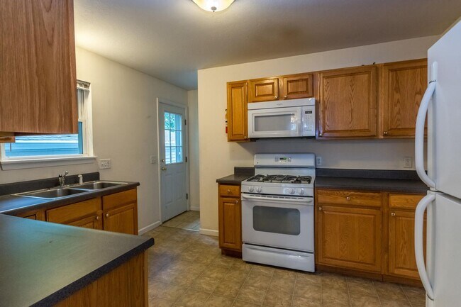 Building Photo - 505 S Highland Ave