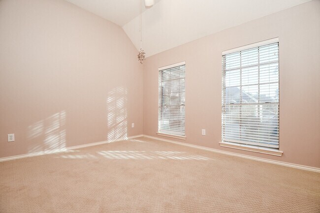 Building Photo - 4202 Creek Hollow Ln