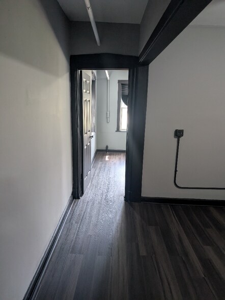 Building Photo - 1221 S Avers Ave