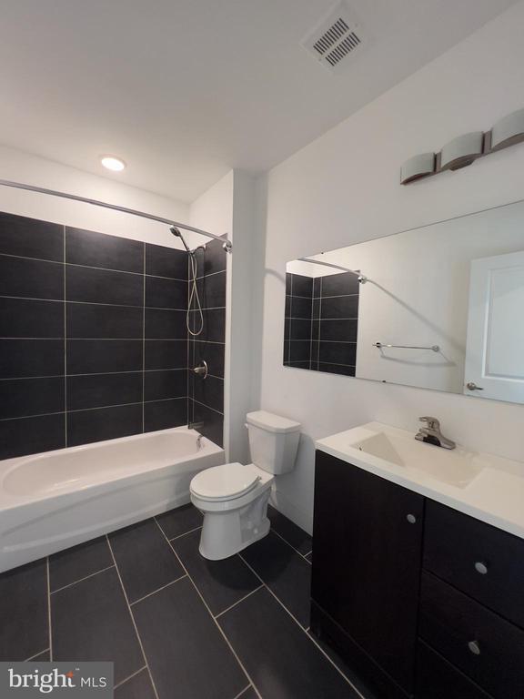 Building Photo - 1637 Poplar St