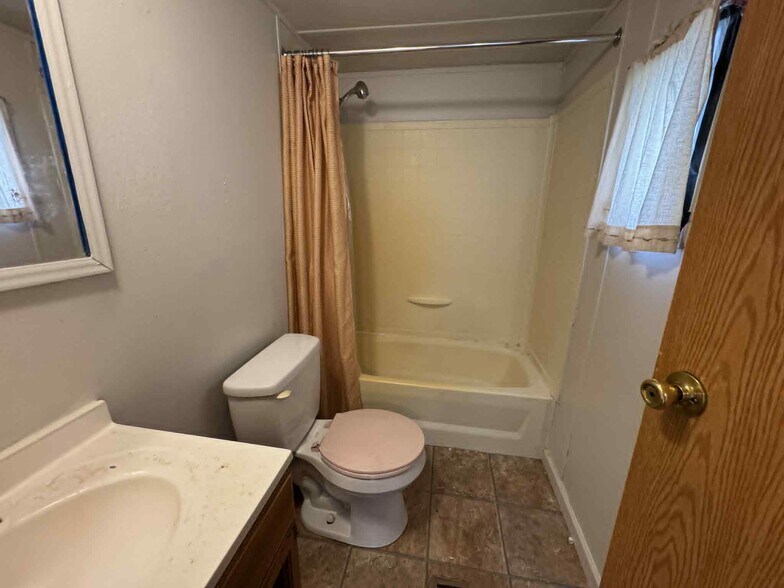 Building Photo - 48592 Leafdale Ct