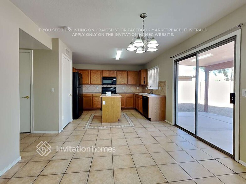 Building Photo - 3909 N 103rd Dr