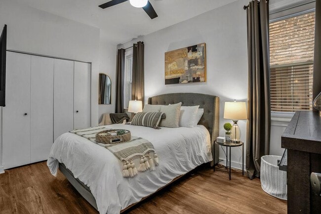 Building Photo - 3636 N Racine Ave