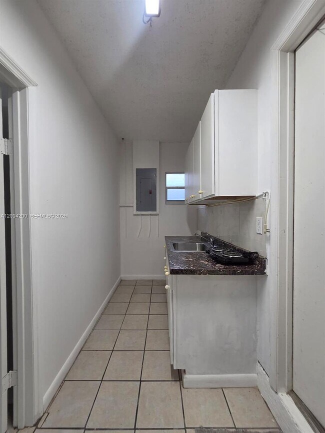 Building Photo - 9801 SW 13th Ct