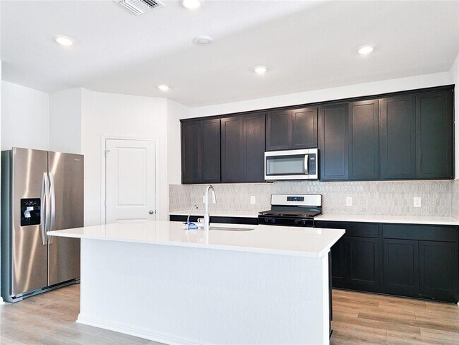 Building Photo - 136 Holmby Dr