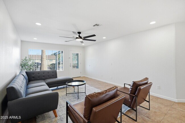 Building Photo - 233 E Huntington Dr