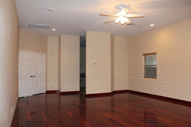 Building Photo - 5584 Hawley Ct