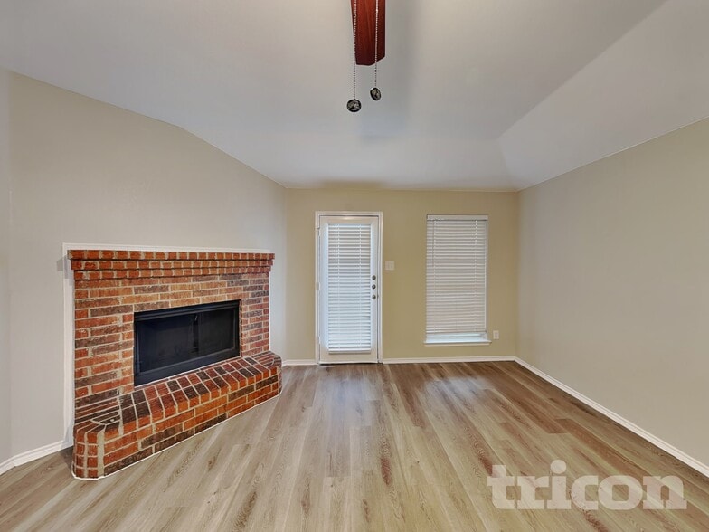 Building Photo - 626 Chapman Dr