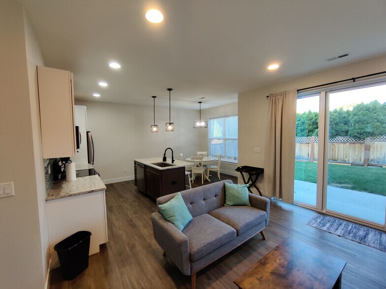 Building Photo - 1205 Fuller St