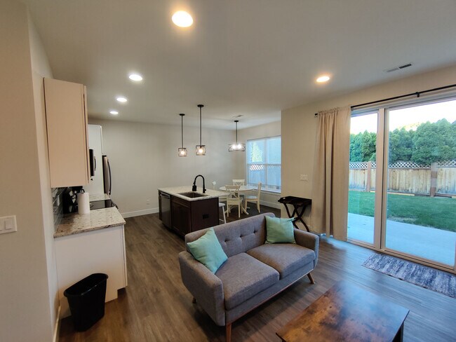 Building Photo - 1205 Fuller St