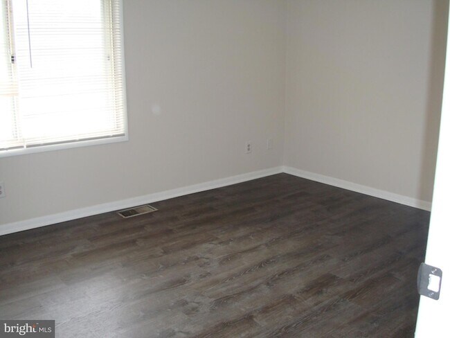 Building Photo - 204 Cameron St