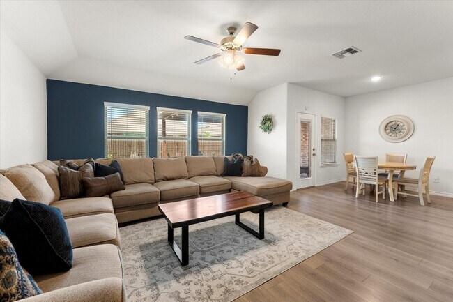 Building Photo - 137 Red Hickory Dr