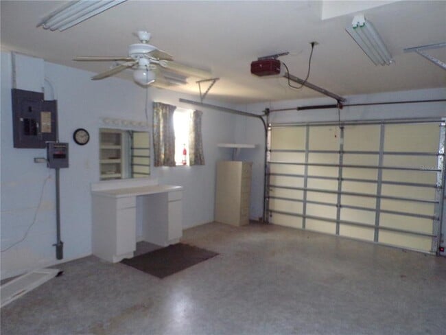 Building Photo - 270 Belaire Ct