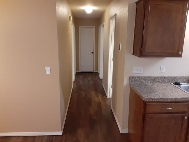 Building Photo - Great Townhouse in West Fayetteville