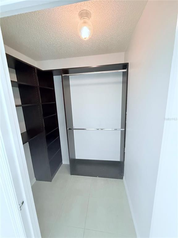 Building Photo - 9481 Highland Oak Dr