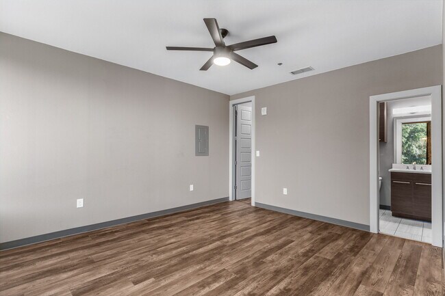 Building Photo - 901 9th St