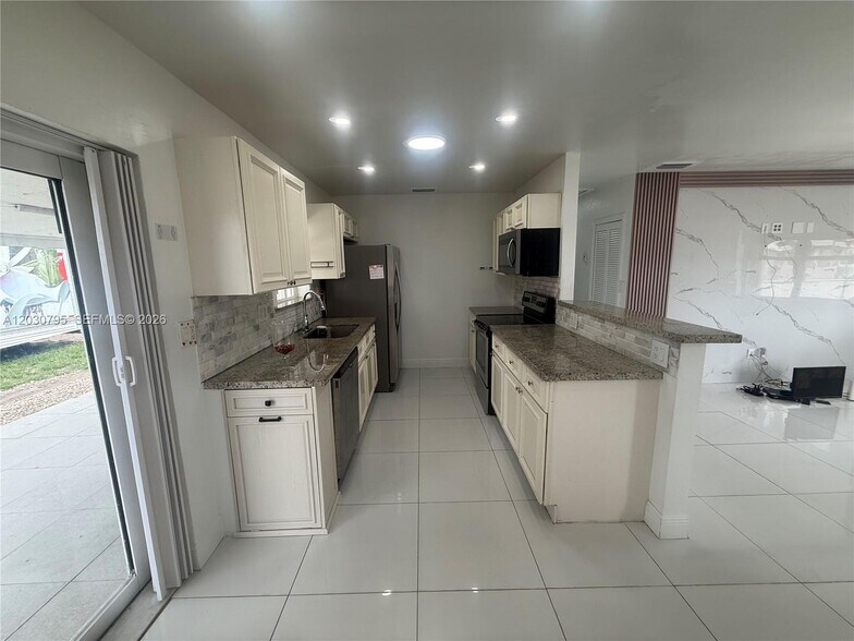 Building Photo - 28501 SW 147th Ct