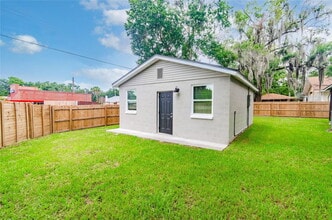 Building Photo - "Charming Studio Retreat in Tampa's Vibran...