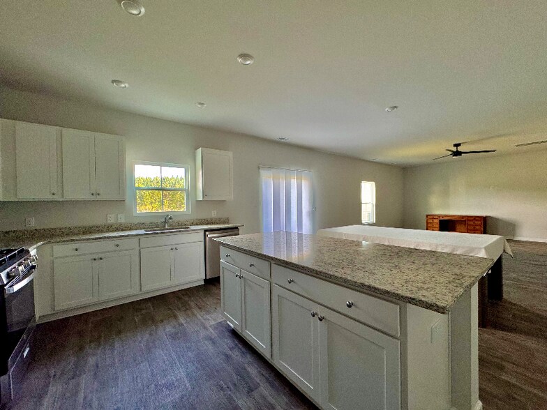 Building Photo - 321 Sweetbay Dr