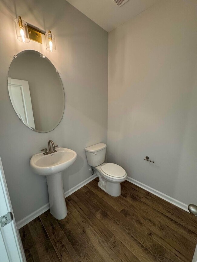 Building Photo - 20 Ladyslipper Ln