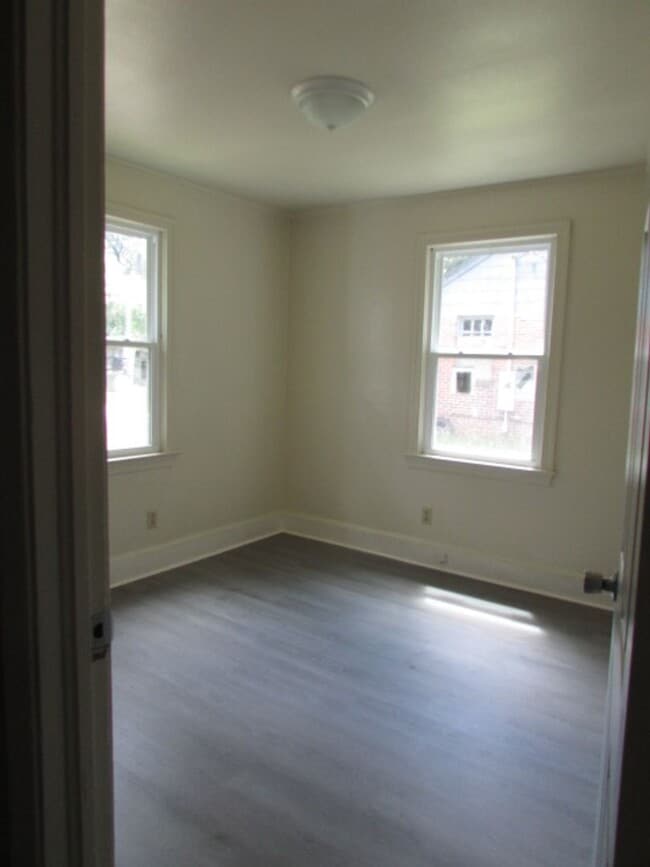 Building Photo - Renovated Three Bedroom/One Bath Duplex