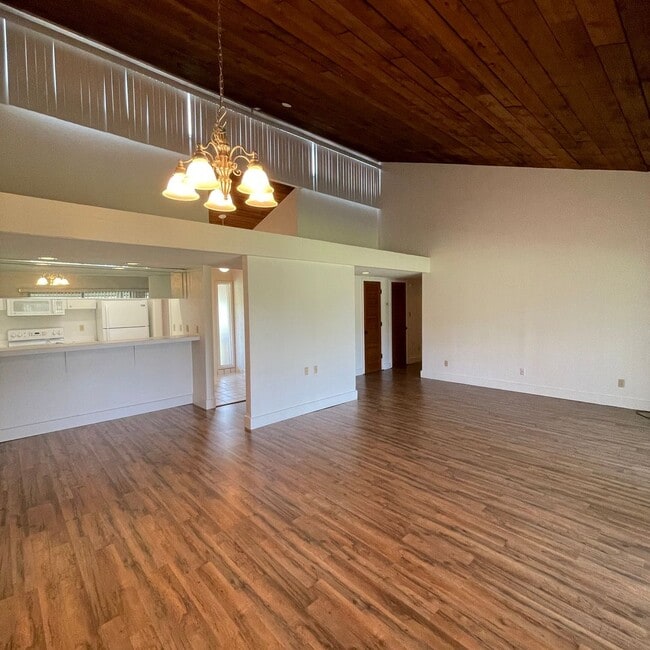 Building Photo - Beautiful 1-Bedroom Condo in the Beautiful...