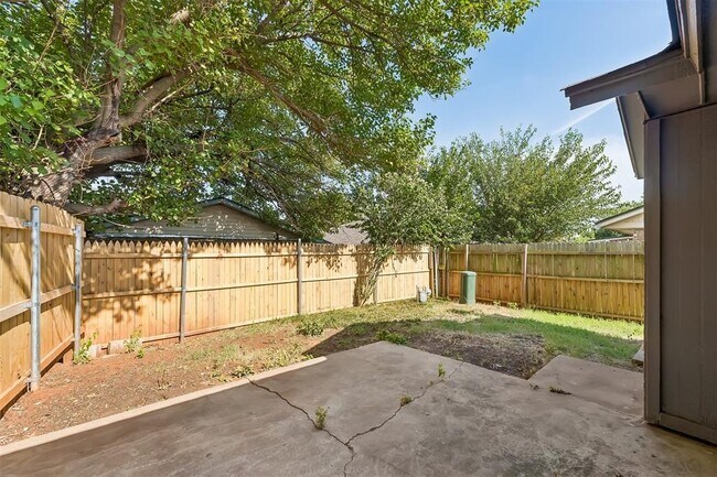 Building Photo - 208 Hudson Pl