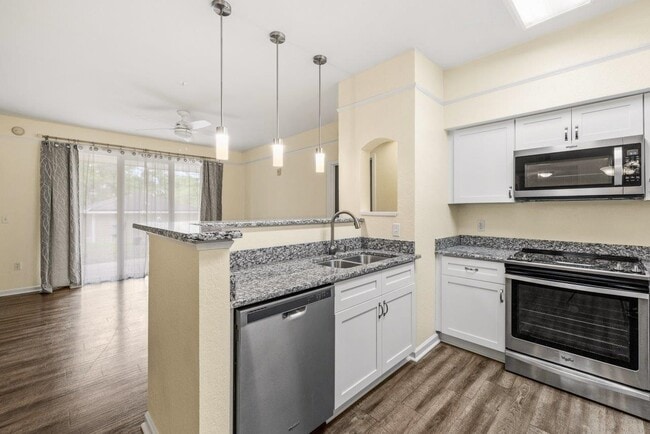 Building Photo - 2801 Chancellorsville Dr