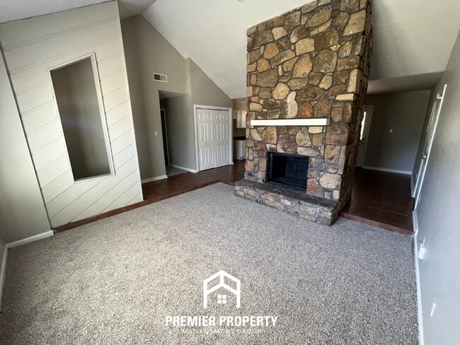 Building Photo - 4847 Daphne Rd