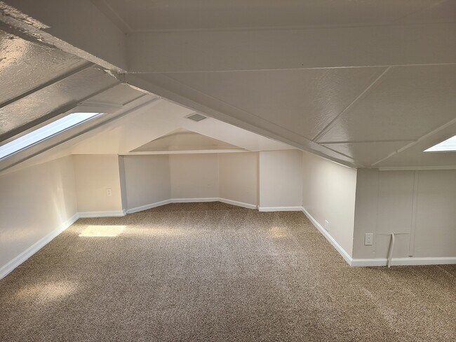 Building Photo - Ennis Properties