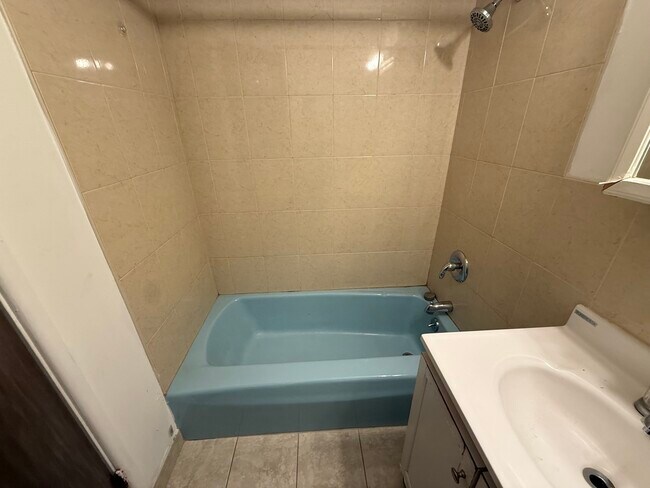 Building Photo - 9595 Maple Dr