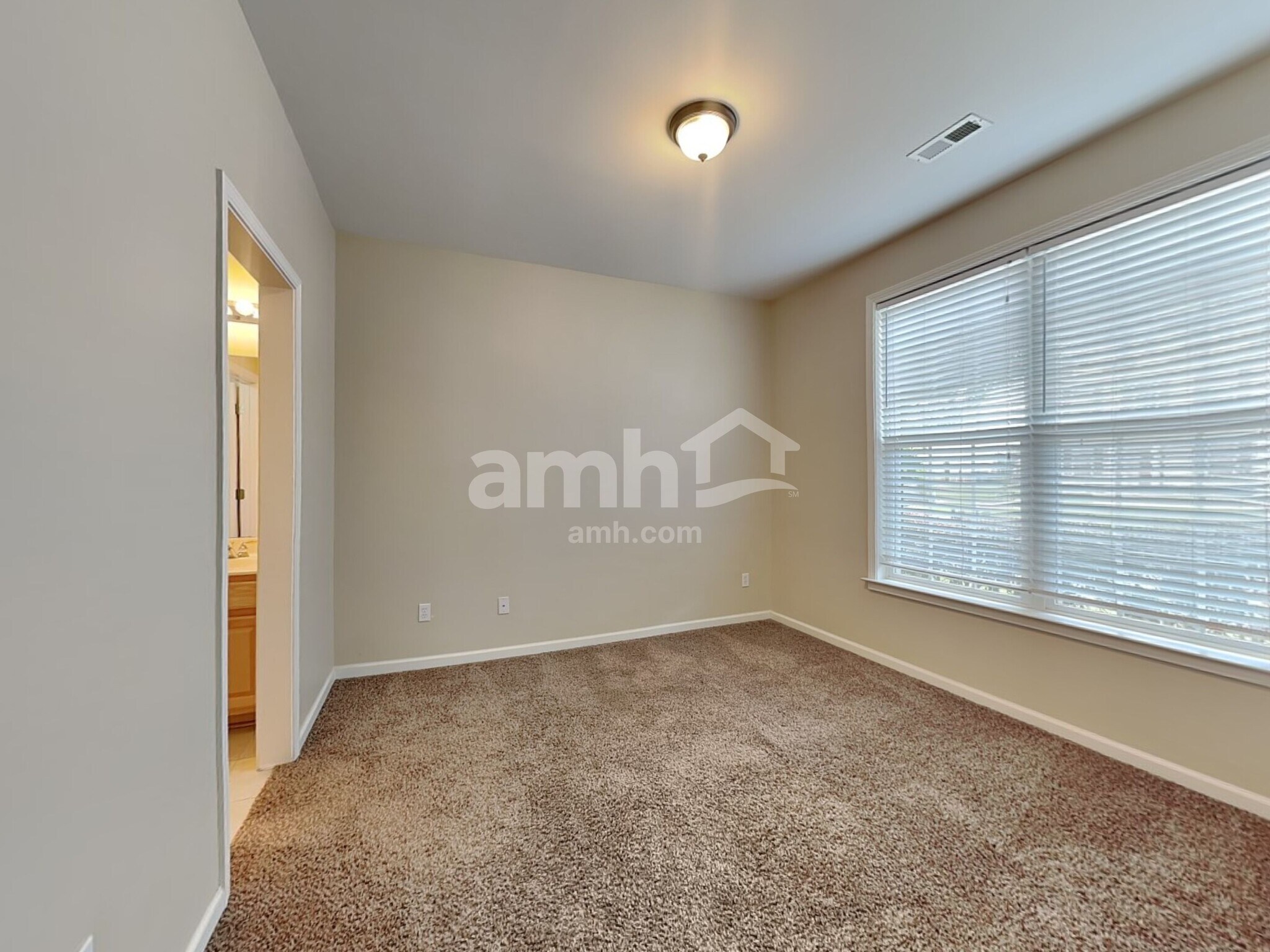 Building Photo - 331 Surrywood Dr