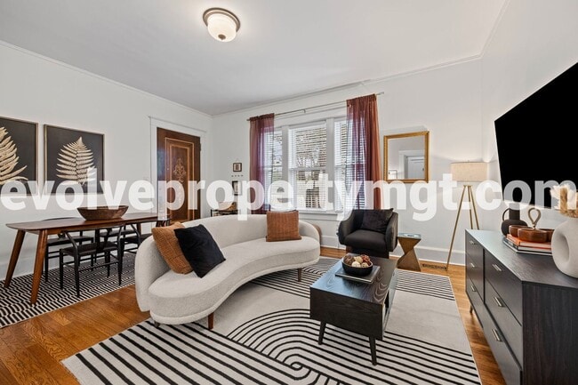Building Photo - Charming 2 bedroom midtown unit.