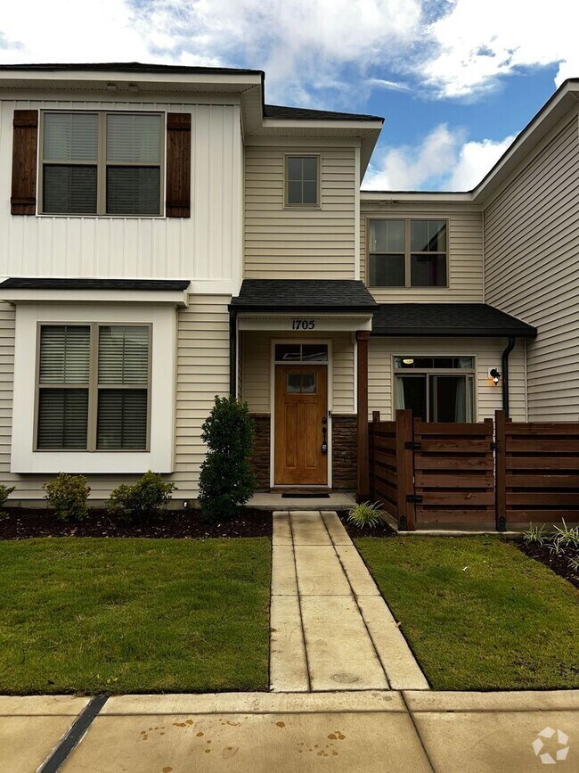 Building Photo - Charming 2-Bedroom, 3-Bath Home ASK ABOUT ...