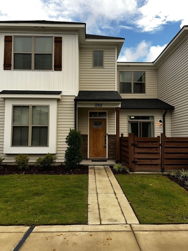 Building Photo - Modern Comfort & Style in a Prime Location...
