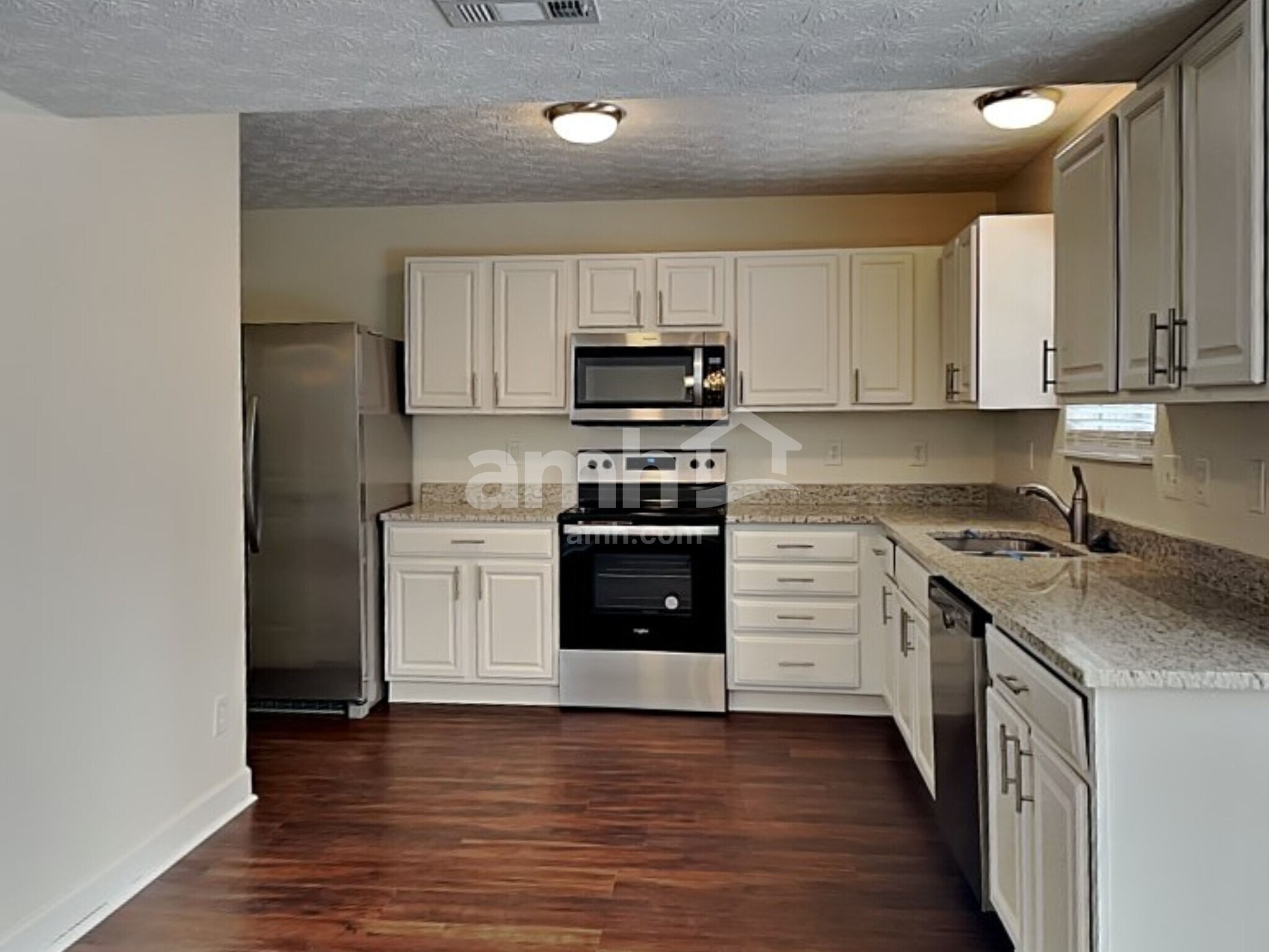 Building Photo - 568 Princeton St