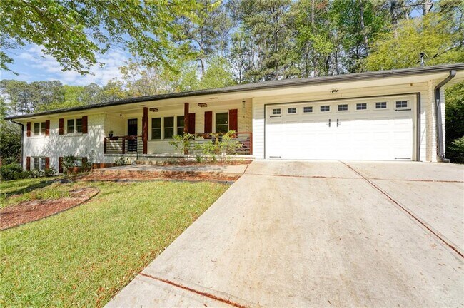 Building Photo - 3076 McCully Dr NE