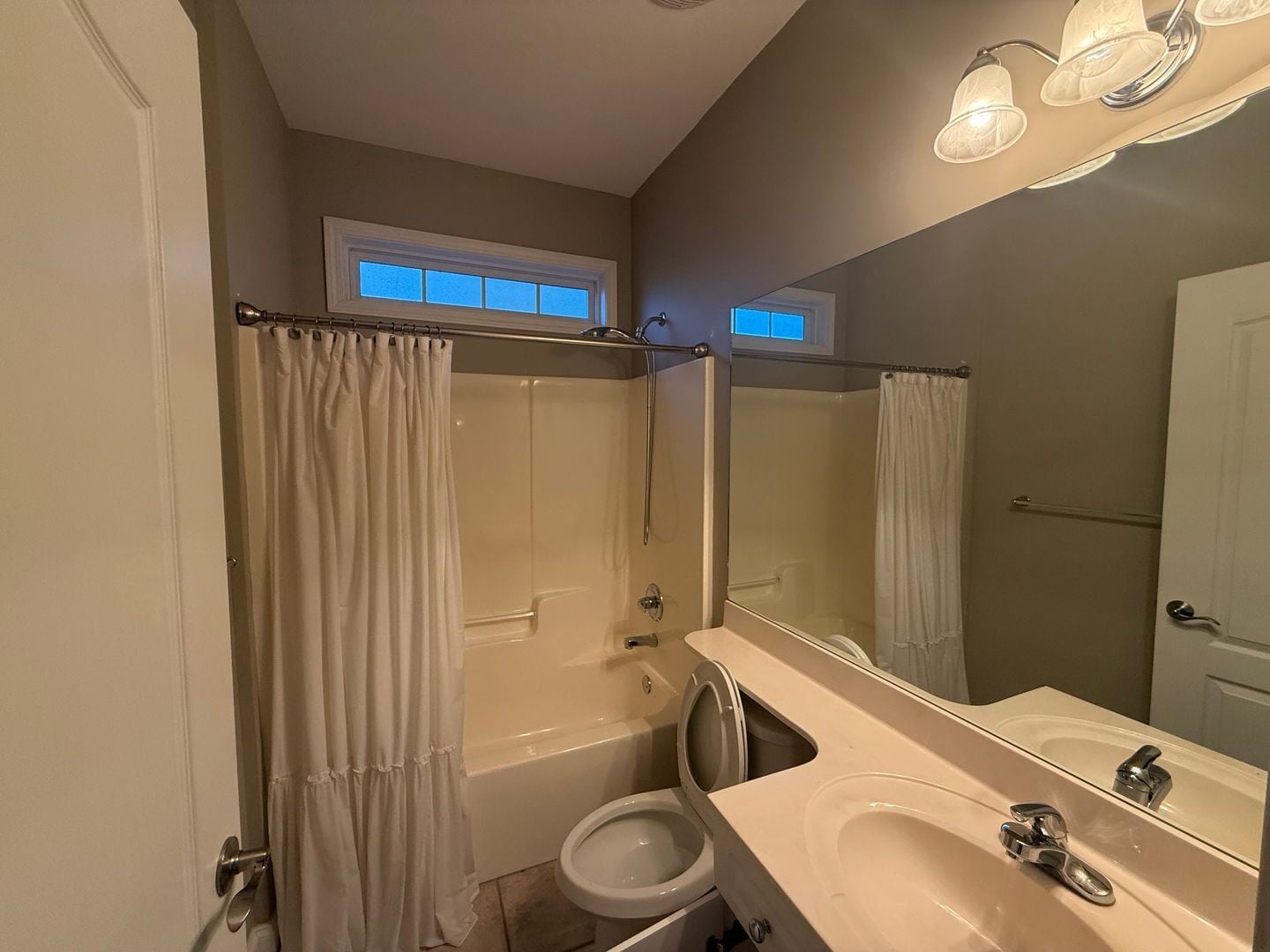 Building Photo - One Level Garden Home in Athena Park