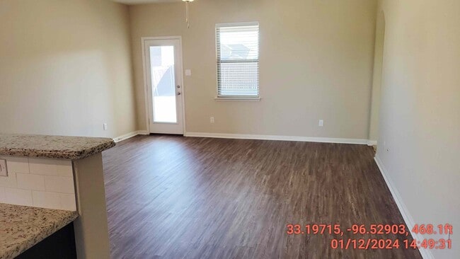 Family room - 1513 Chinook St